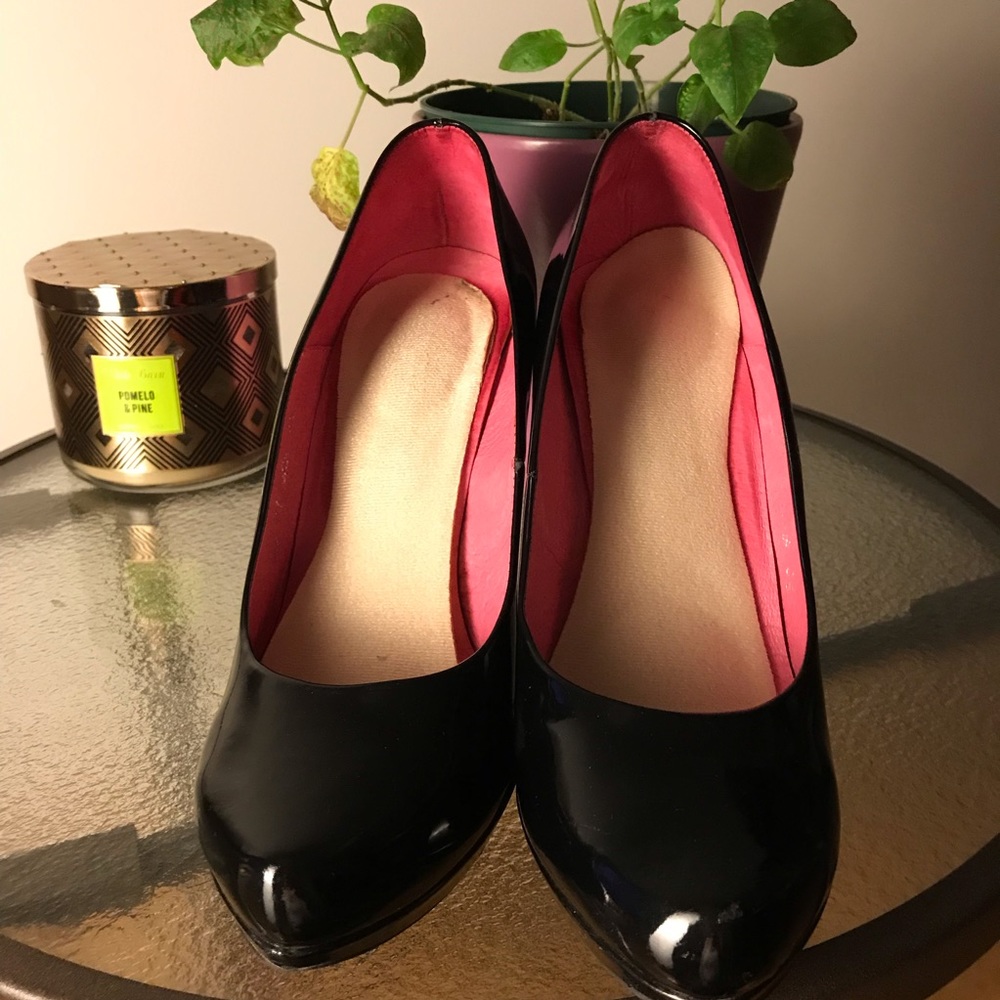 Cute heels patent black/hot pink  - Buffalo Size 7